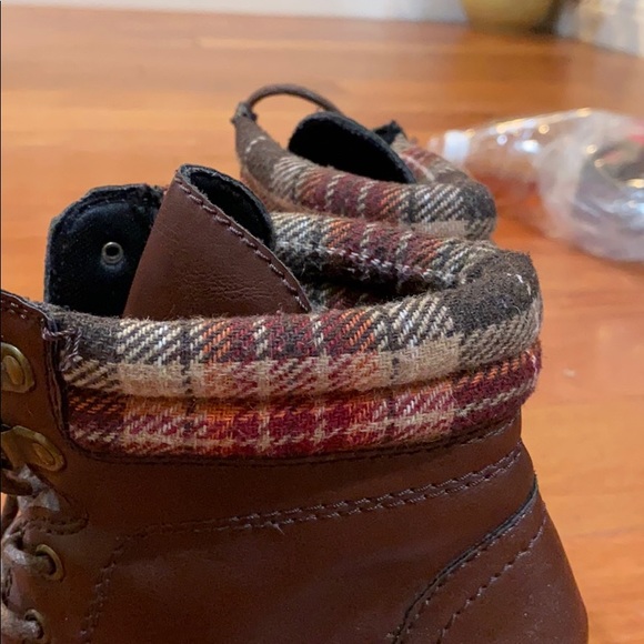 Boots - Picture 4 of 5